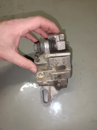 Pinza y soporte freno trasero Yamaha TZR