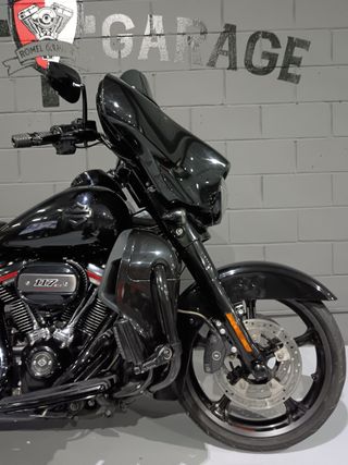 Harley Davidson Street Glide CVO