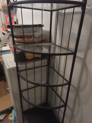 Estantería de esquina negra