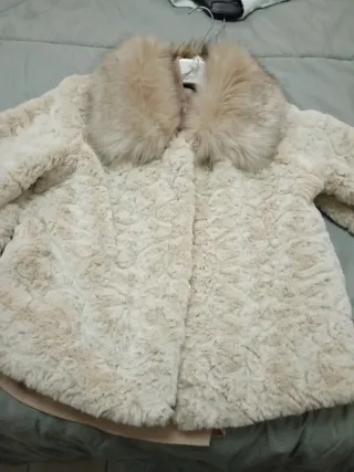 Pellicciotto beige con collo in pelliccia