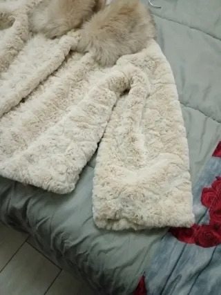 Pellicciotto beige con collo in pelliccia