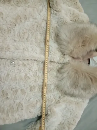 Pellicciotto beige con collo in pelliccia