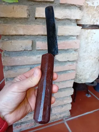 Antiguos pujavantes de madera y metal