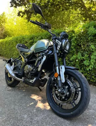 Voge 300 AC Naked Manual Verde/Negro