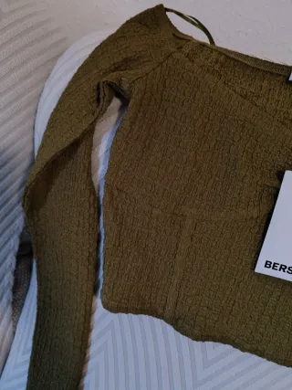 Jersey crop Bershka verde oliva Talla XS