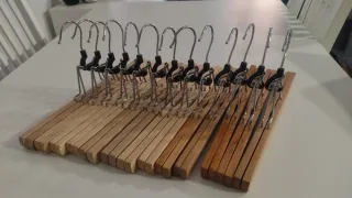 Lote 13 Perchas Madera y Metal