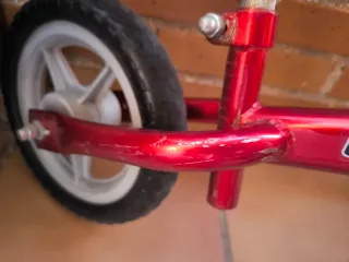 Bicicleta Chicco sin pedales roja