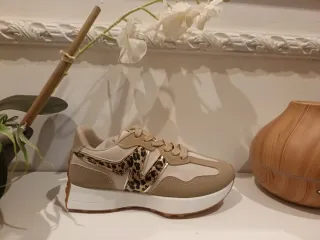 Vendí deportivas nuevas en colores hago envíos