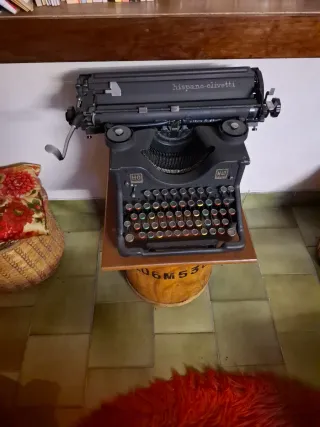 Máquina de escribir Hispano Olivetti M40