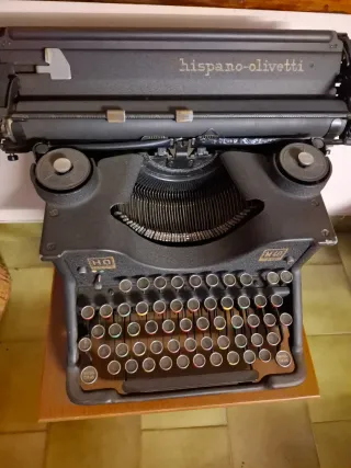 Máquina de escribir Hispano Olivetti M40