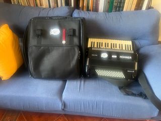 Acordeón Hohner Bravo III 80 con funda