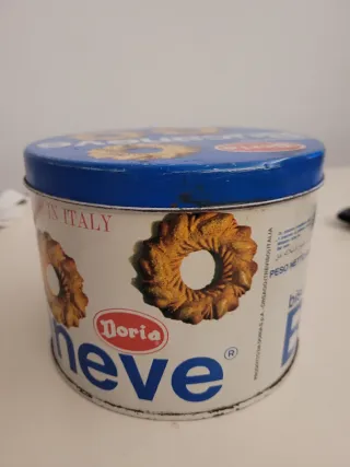 Scatola vintage in latta dei biscotti Bucaneve