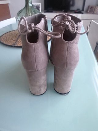 Botines beige tacón cuadrado