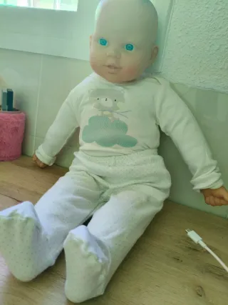 Muñeco bebé ojos azules