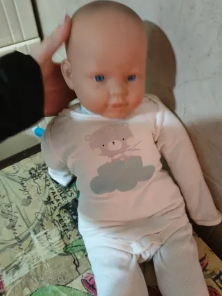 Muñeco bebé ojos azules