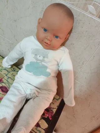 Muñeco bebé ojos azules