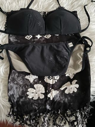 Bikini y Pareo Negro