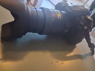 Cámara Nikon D200 con Lente AF-S NIKKOR 18-200mm