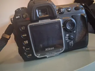 Cámara Nikon D200 con Lente AF-S NIKKOR 18-200mm