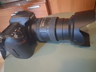 Cámara Nikon D200 con Lente AF-S NIKKOR 18-200mm