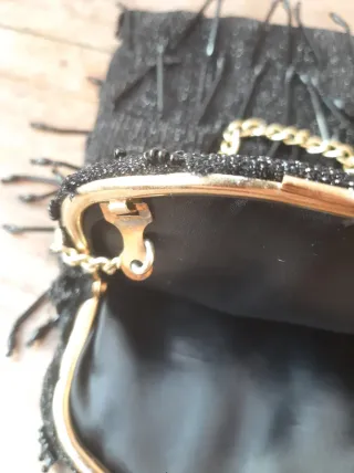 Carteira Vintage Preta com Corrente Dourada