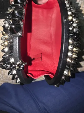 Bolso Christian Louboutin tachuelas negro/dorado