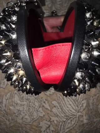 Bolso Christian Louboutin tachuelas negro/dorado
