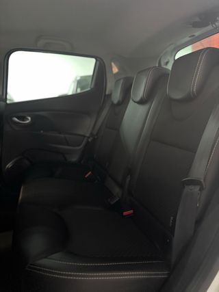 Renault Clio zen 90cv solo 12.000kms pegatina c