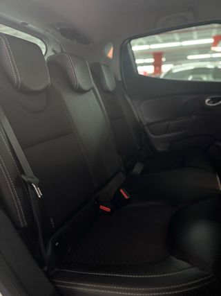 Renault Clio zen 90cv solo 12.000kms pegatina c