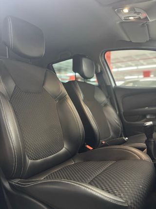 Renault Clio zen 90cv solo 12.000kms pegatina c