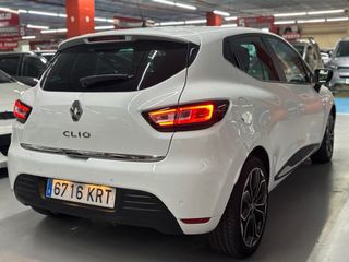 Renault Clio zen 90cv solo 12.000kms pegatina c