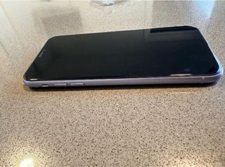 iPhone 11 Viola con 2 custodie incluse