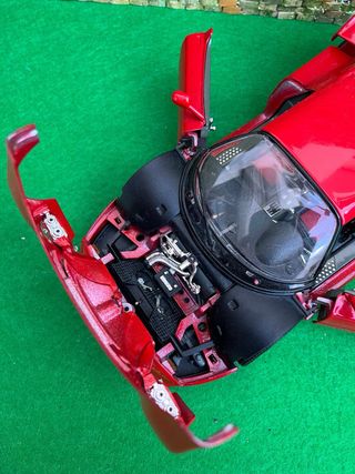 Ferrari F50 (1995) – Escala 1:18 – Bburago