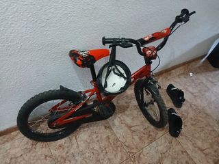 Bicicleta infantil roja