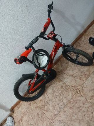 Bicicleta infantil roja