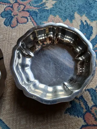 Juego sopera y varios de aluminio.