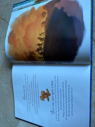 Cuenta cuentos bilingües: Caperucita Roja ; Bel...