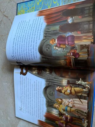 Cuenta cuentos bilingües: Caperucita Roja ; Bel...