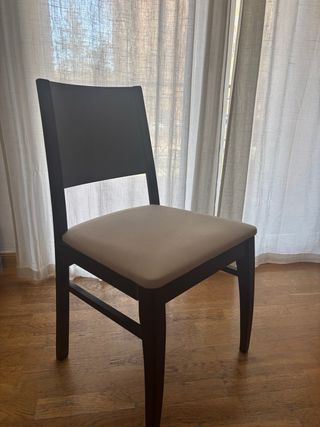Silla de comedor madera oscura y tela beige