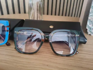 Gafas sin graduar coloridas