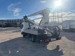 NISSAN  NT400 2013 CESTA ARTICULADA OILSTEEL 18MT