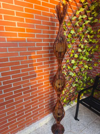 Lámpara de pie de bambú y madera 190 por 20 ctm