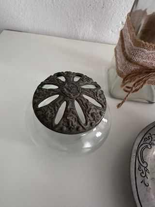 Lote 3 piezas decoración: Botella, cenicero y bote