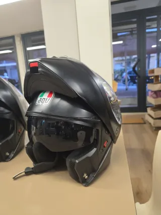 2 Cascos modulares AGV Negros