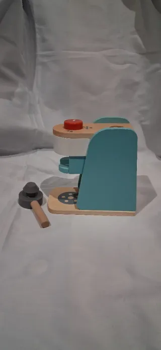 Cafetera de madera para niños