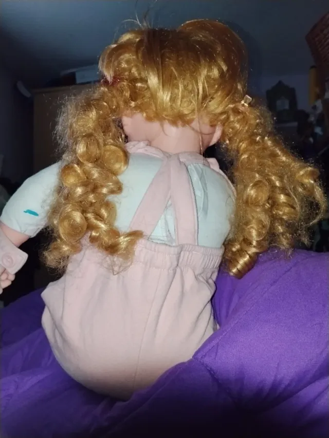 Muñeca antigua rubia.regalo 5 conjuntos de rolñpa