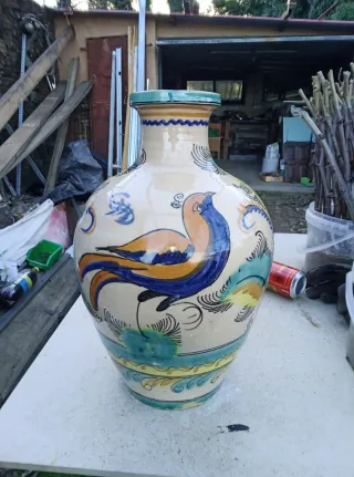 Cántaro esmaltado decorado con ave