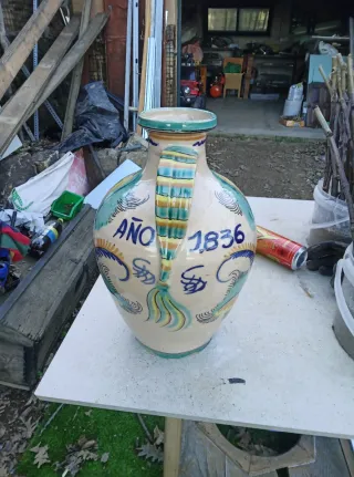 Cántaro esmaltado decorado con ave