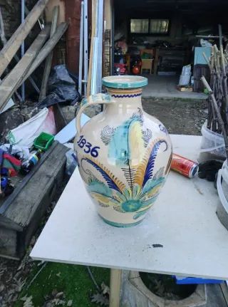 Cántaro esmaltado decorado con ave