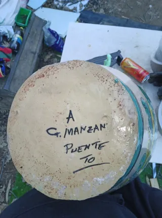 Cántaro esmaltado decorado con ave